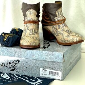 Freebird by Steven - Black Casey Size 10. Super cute. Gently used.